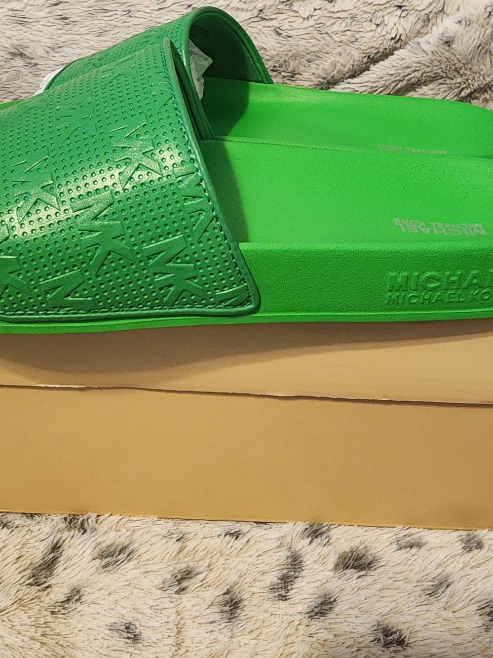 Michael Kors Women’s Green Logo Slide Sandals Rubber Slip On US 9 New With Box - Picture 5 of 8